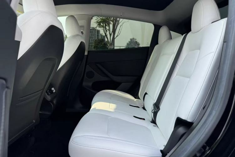 Used Tesla Model Y 2022 Revised Version Long-Range All-Wheel Drive Interior 4