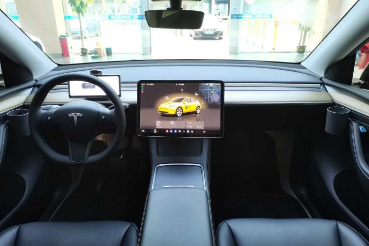 Used Tesla Model Y 2022 Revised Version Long-Range All-Wheel Drive Interior 4