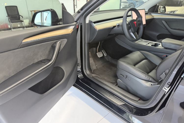 Used Tesla Model Y 2022 Revised Version Rear-Wheel Drive Interior 4