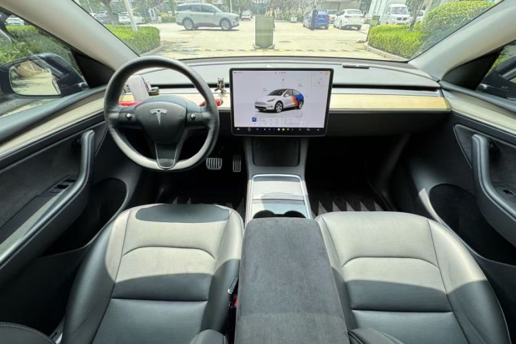 Used Tesla Model Y 2022 Revised Version Long-Range All-Wheel Drive Interior 4