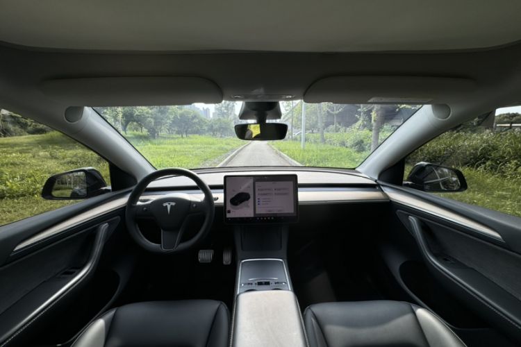 Used Tesla Model Y 2022 Revised Version Long-Range All-Wheel Drive Interior 4
