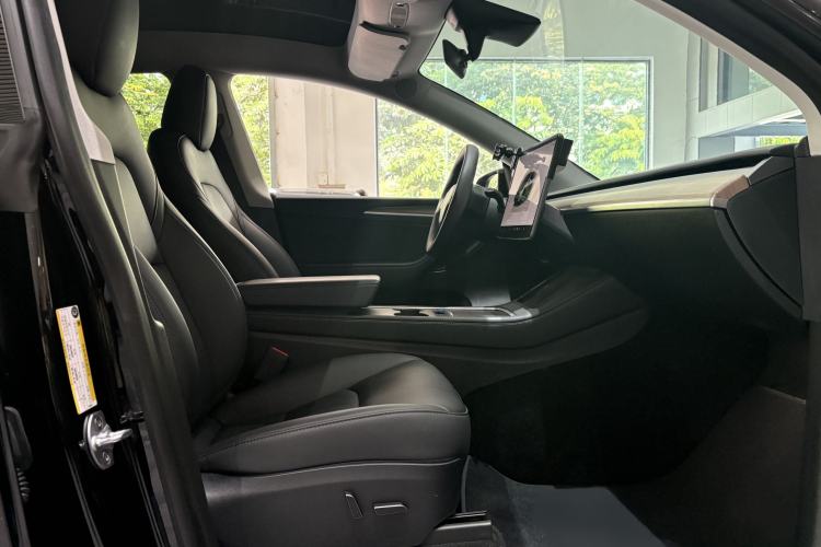 Used Tesla Model Y 2022 Revised Version Rear-Wheel Drive Interior 4