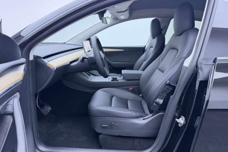 Used Tesla Model Y 2022 Rear-Wheel-Drive Version Interior 4