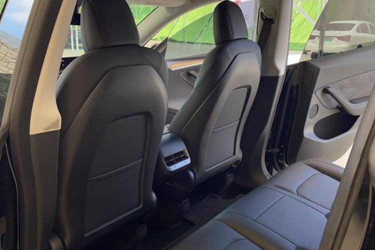 Used Tesla Model Y 2022 Rear-Wheel-Drive Version Interior 4