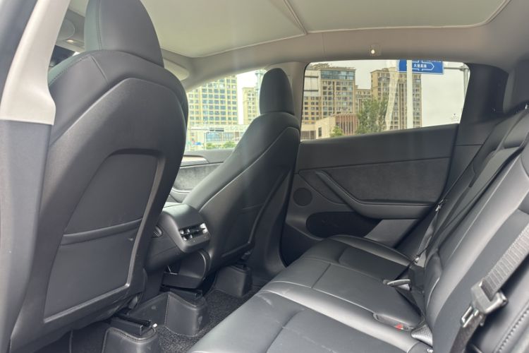 Used Tesla Model Y 2022 Performance High-Performance All-Wheel-Drive Version Interior 4