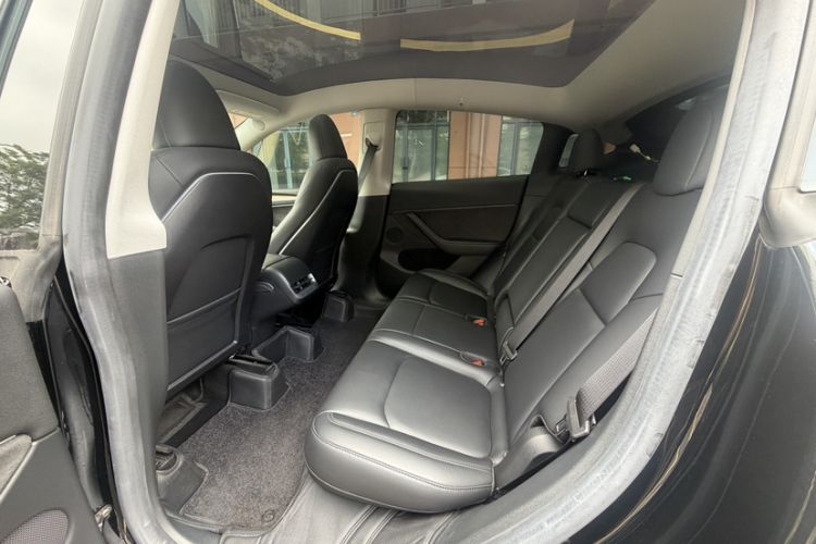 Used Tesla Model Y 2022 Performance High-Performance All-Wheel-Drive Version Interior 4