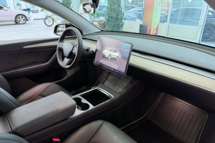 Used Tesla Model Y 2022 Revised Version Rear-Wheel Drive Interior 4