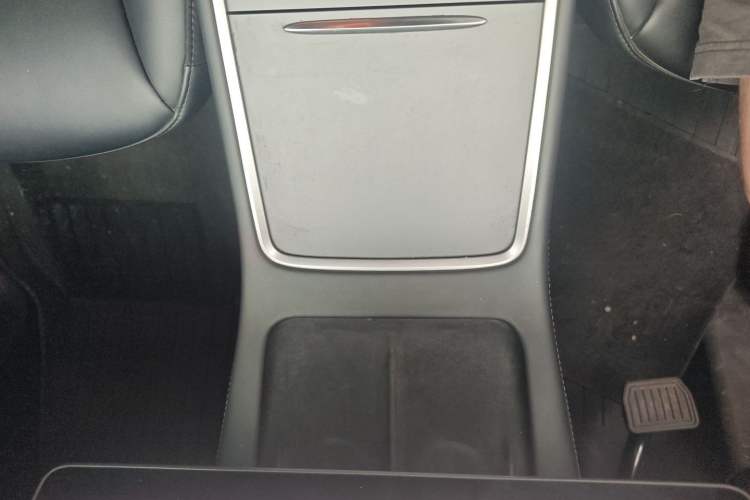 Used Tesla Model Y 2022 Revised Version Long-Range All-Wheel Drive Interior 4