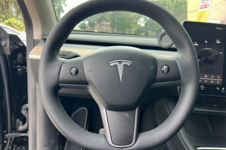 Used Tesla Model Y 2022 Rear-Wheel-Drive Version Interior 4