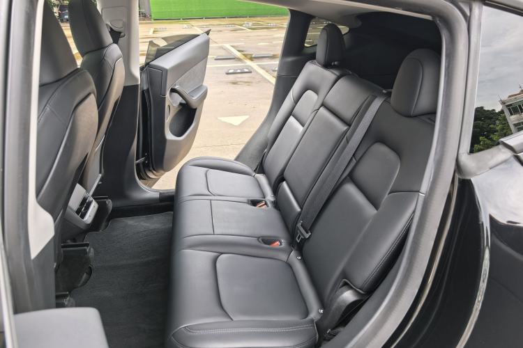 Used Tesla Model Y 2022 Rear-Wheel-Drive Version Interior 4