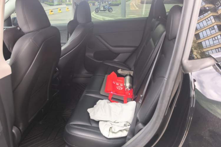 Used Tesla Model Y 2022 Rear-Wheel-Drive Version Interior 4