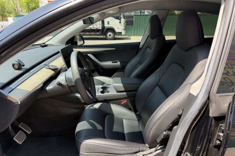 Used Tesla Model Y 2022 Rear-Wheel-Drive Version Interior 4