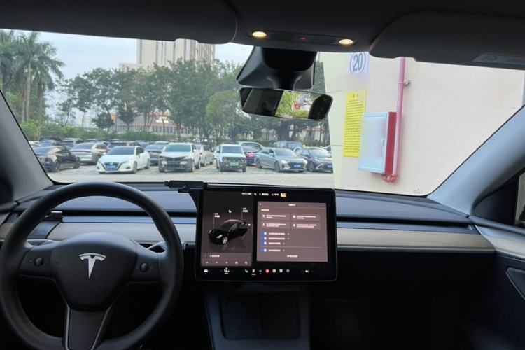 Used Tesla Model Y 2022 Rear-Wheel-Drive Version Interior 4