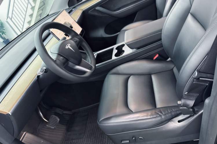 Used Tesla Model Y 2022 Rear-Wheel-Drive Version Interior 4