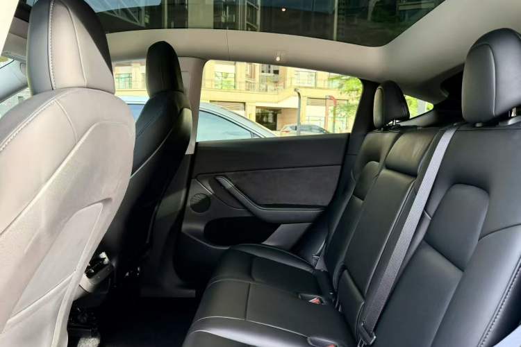 Used Tesla Model Y 2022 Rear-Wheel-Drive Version Interior 4