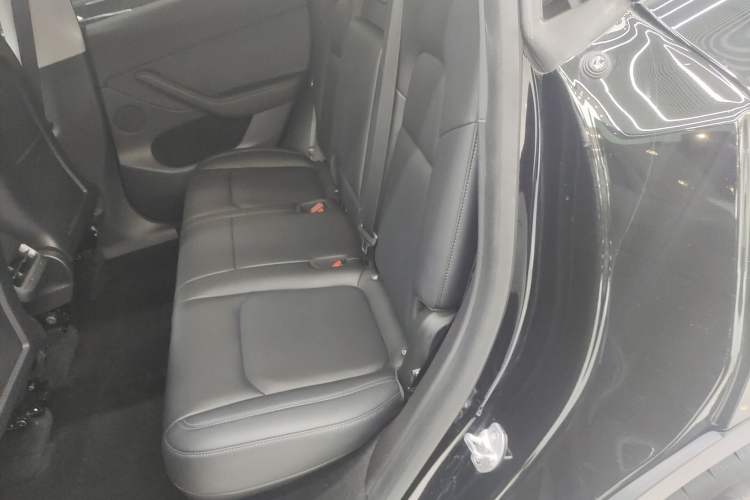 Used Tesla Model Y 2022 Rear-Wheel-Drive Version Interior 4