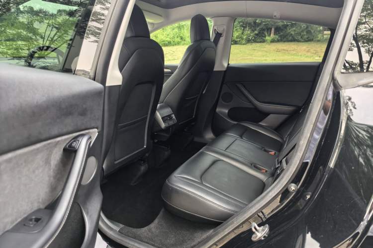 Used Tesla Model Y 2022 Revised Version Long-Range All-Wheel Drive Interior 4