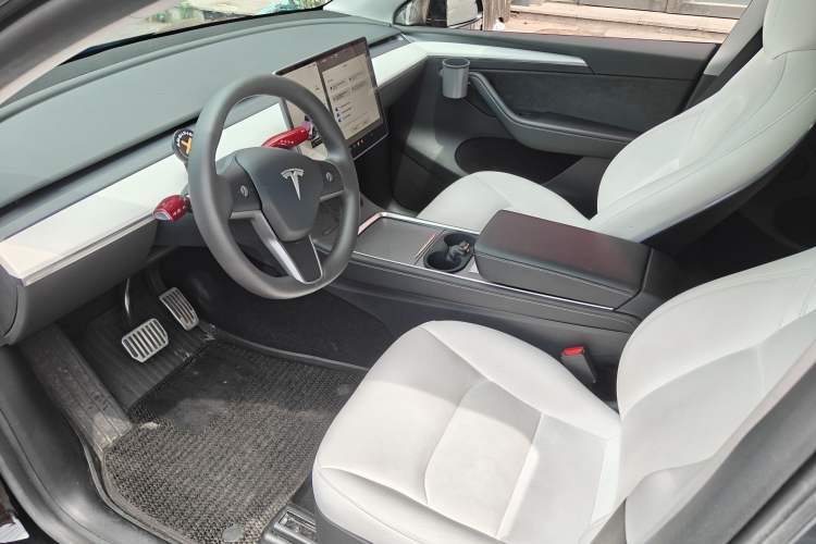 Used Tesla Model Y 2022 Rear-Wheel-Drive Version Interior 4
