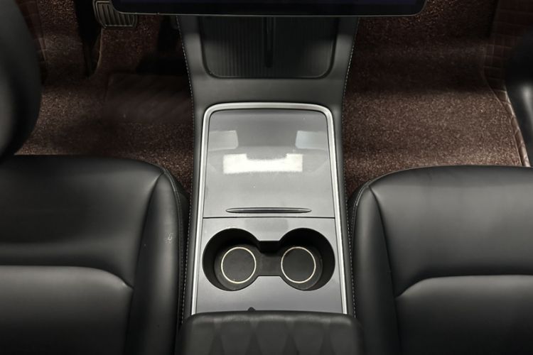 Used Tesla Model Y 2022 Revised Version Long-Range All-Wheel Drive Interior 4