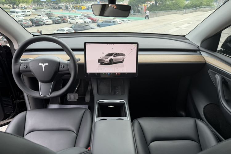 Used Tesla Model Y 2022 Rear-Wheel-Drive Version Interior 4