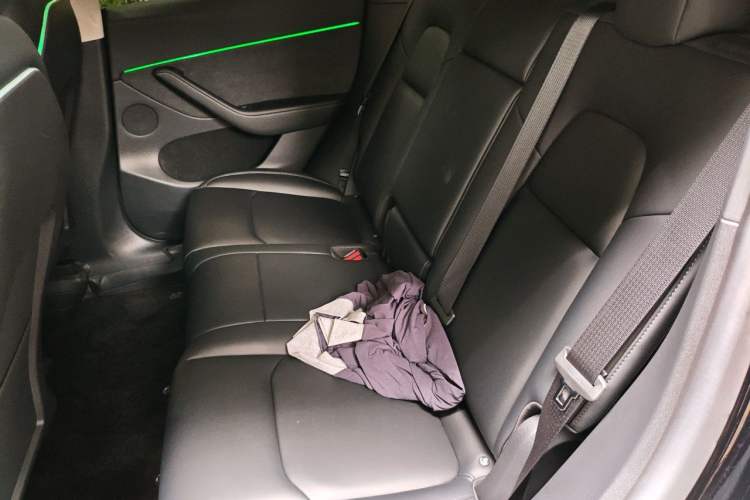 Used Tesla Model Y 2022 Performance High-Performance All-Wheel-Drive Version Interior 4