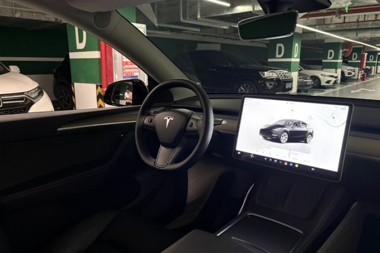 Used Tesla Model Y 2022 Rear-Wheel-Drive Version Interior 4