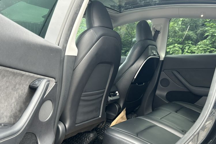 Used Tesla Model Y 2022 Rear-Wheel-Drive Version Interior 4