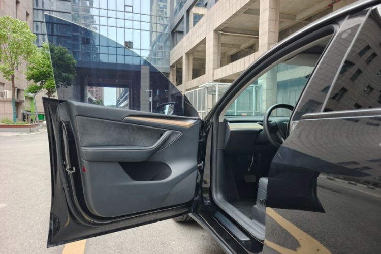 Used Tesla Model Y 2022 Rear-Wheel-Drive Version Interior 4