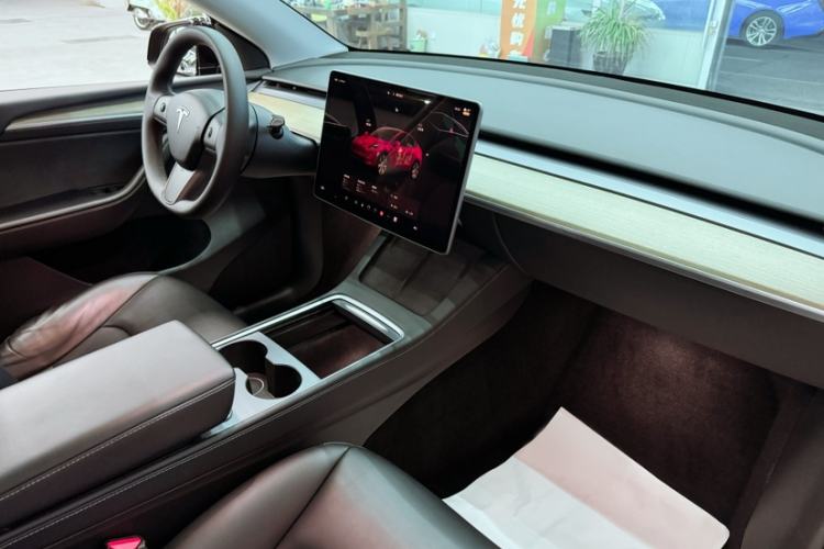 Used Tesla Model Y 2022 Revised Version Rear-Wheel Drive Interior 4