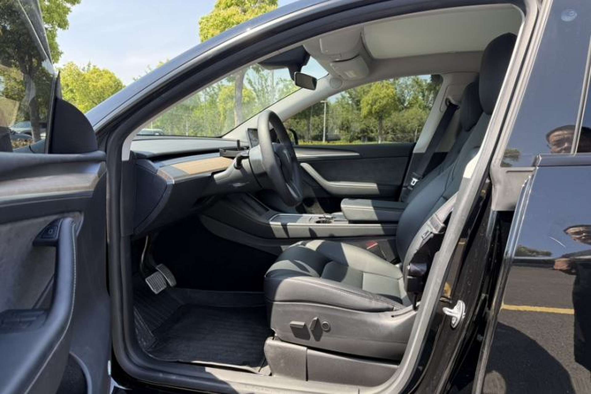 Used Tesla Model Y 2022 Rear-Wheel-Drive Version Interior 4