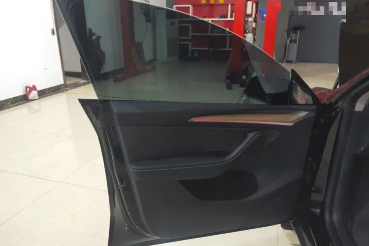 Used Tesla Model Y 2022 Long-Range All-Wheel-Drive Version Interior 4