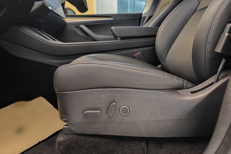 Used Tesla Model Y 2022 Revised Version Rear-Wheel Drive Interior 4