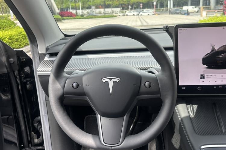 Used Tesla Model Y 2022 Rear-Wheel-Drive Version Interior 4