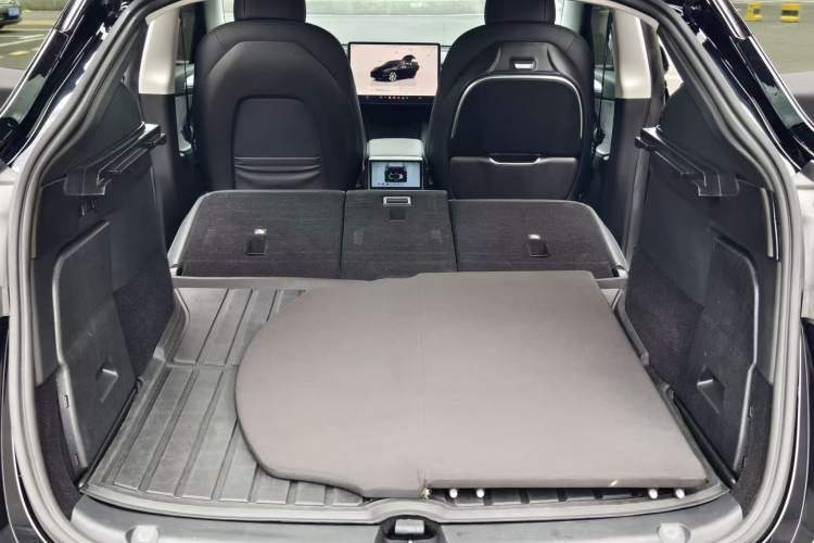 Used Tesla Model Y 2022 Rear-Wheel-Drive Version Interior 5