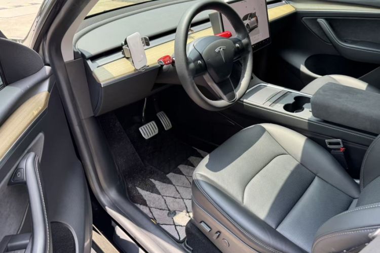 Used Tesla Model Y 2022 Revised Version Long-Range All-Wheel Drive Interior 5