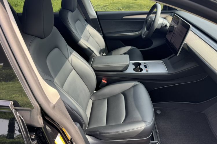 Used Tesla Model Y 2022 Revised Version Long-Range All-Wheel Drive Interior 5