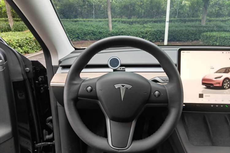 Used Tesla Model Y 2022 Rear-Wheel-Drive Version Interior 5
