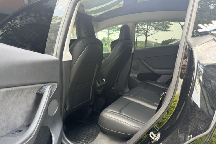 Used Tesla Model Y 2022 Rear-Wheel-Drive Version Interior 5