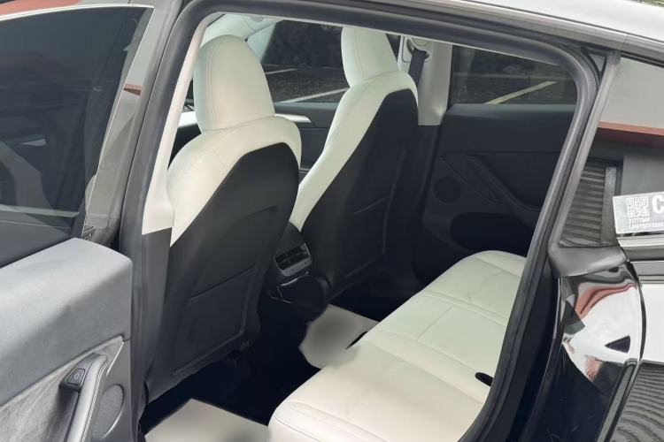 Used Tesla Model Y 2022 Rear-Wheel-Drive Version Interior 5