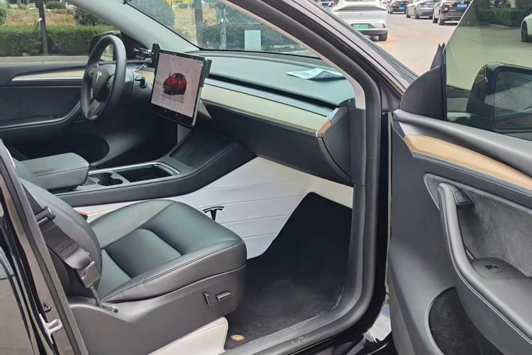 Used Tesla Model Y 2022 Revised Version Long-Range All-Wheel Drive Interior 5