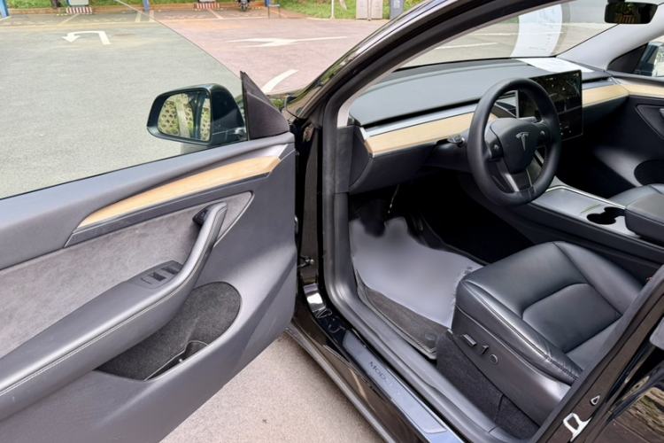 Used Tesla Model Y 2022 Rear-Wheel-Drive Version Interior 5