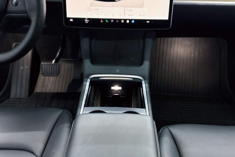 Used Tesla Model Y 2022 Rear-Wheel-Drive Version Interior 5