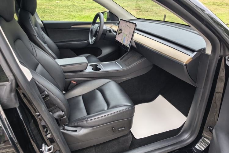 Used Tesla Model Y 2022 Revised Version Long-Range All-Wheel Drive Interior 5