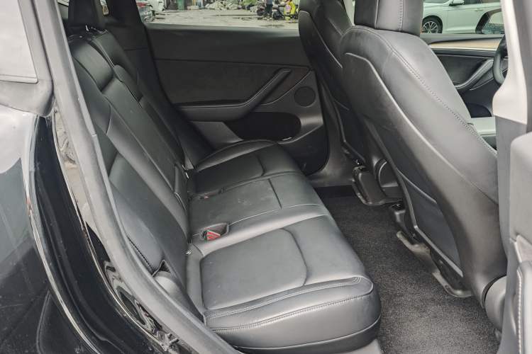Used Tesla Model Y 2022 Rear-Wheel-Drive Version Interior 5