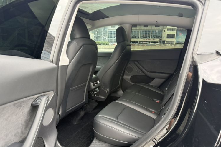 Used Tesla Model Y 2022 Revised Version Long-Range All-Wheel Drive Interior 5