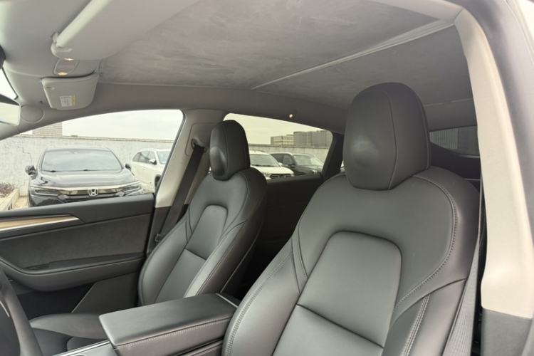 Used Tesla Model Y 2022 Long-Range All-Wheel-Drive Version Interior 6