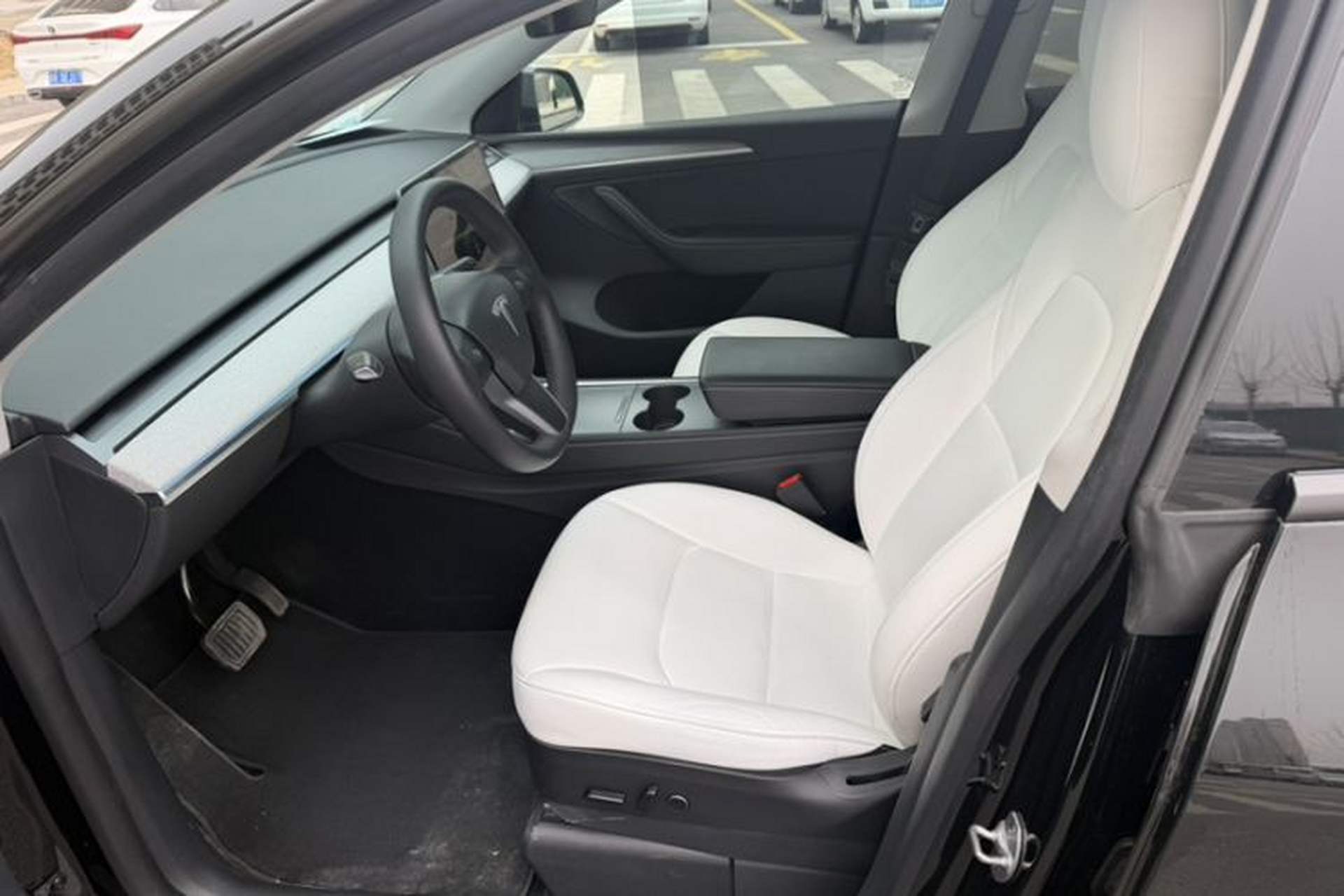 Used Tesla Model Y 2022 Rear-Wheel-Drive Version Interior 6