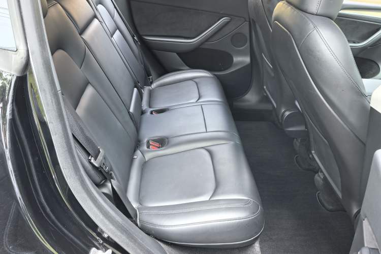 Used Tesla Model Y 2022 Long-Range All-Wheel-Drive Version Interior 6