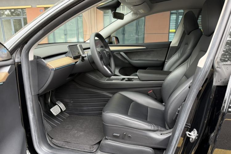 Used Tesla Model Y 2022 Performance High-Performance All-Wheel-Drive Version Interior 6