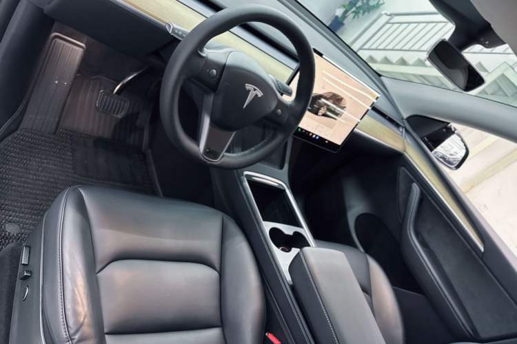 Used Tesla Model Y 2022 Rear-Wheel-Drive Version Interior 6